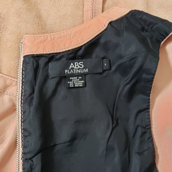 Genuine leather fitted tank - Picture 3 of 4